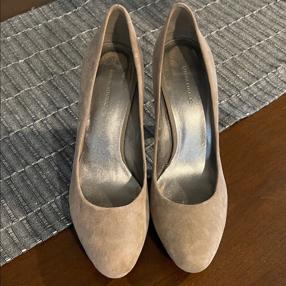 Banana Republic Taupe Suede Pointed-Toe High Heels size11